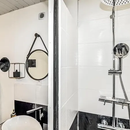 1 Bedroom Stunning In *